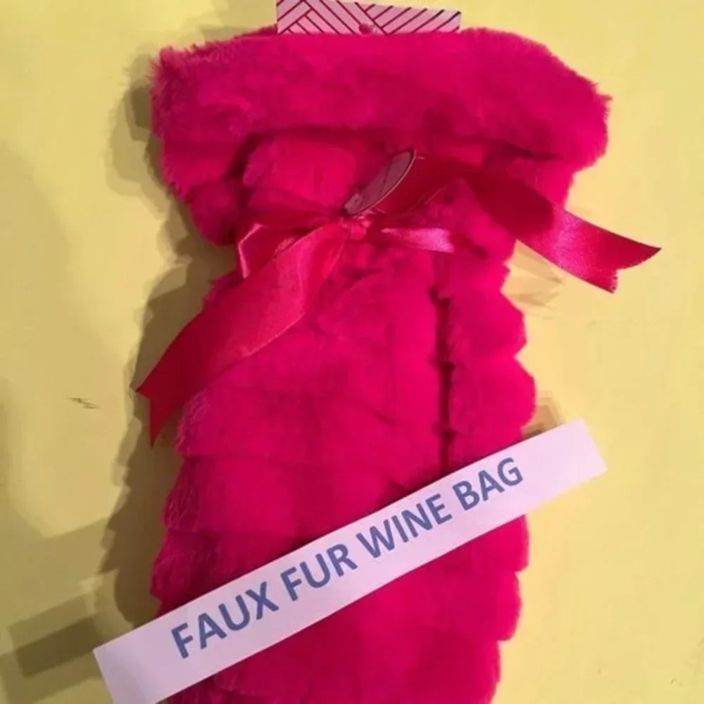 Wine Bag - Faux Fur - Super Soft -‎ Hot Pink (nwt / party supplies /x)